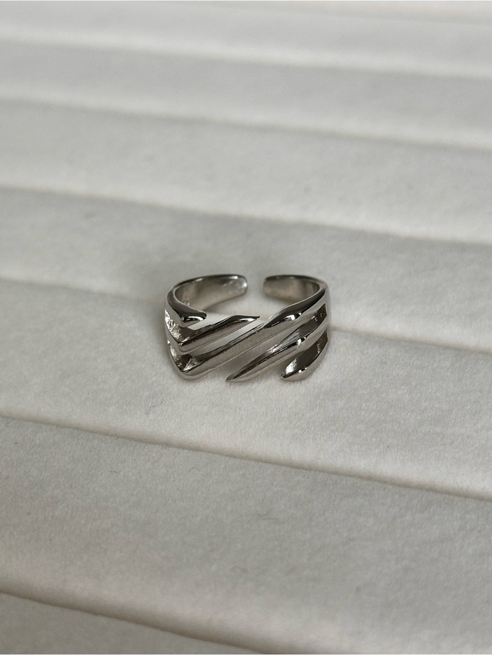 925 Sterling Silver Open Chevron Band Ring - Picture 6 of 6